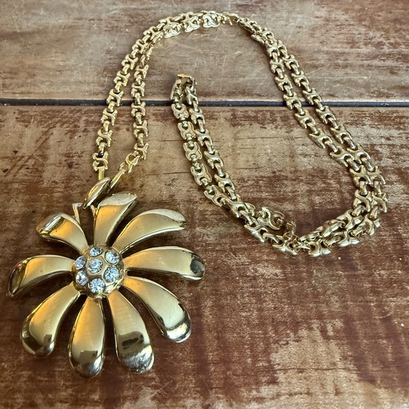 Gold Flower Pendant Necklace with Sparkling Center and Thick Chain - Picture 7 of 9
